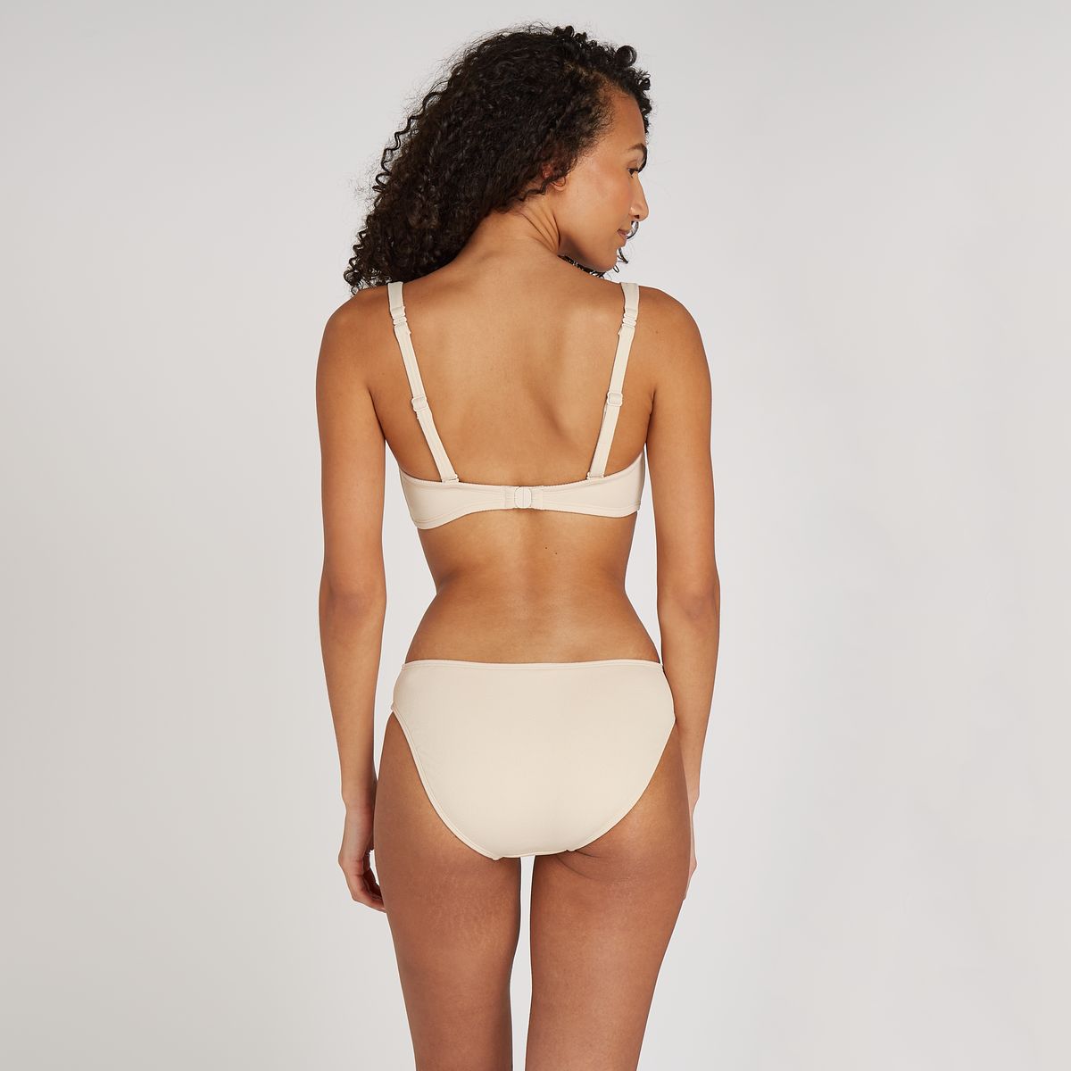 Twisted bikini top off white relief